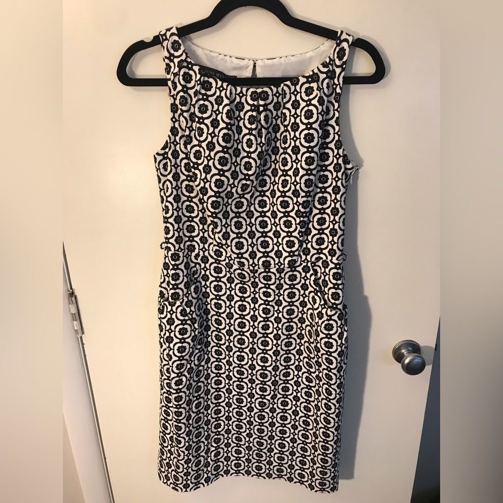 Nine West black and white flowered dress, with pockets